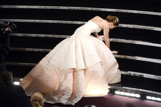 25-jennifer-lawrence-oscars-trip.w529.h352