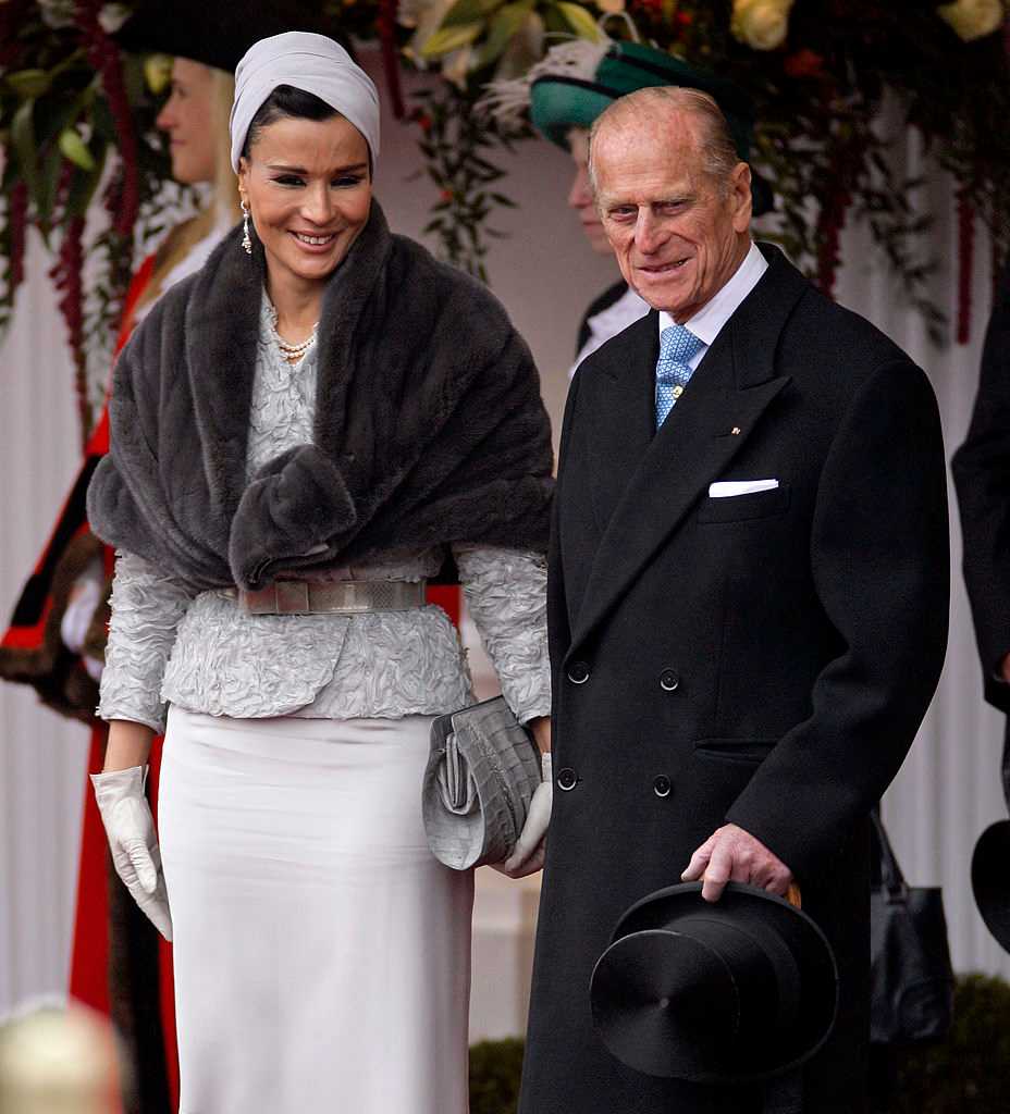 La jequesa de Qatar con el príncipe Felipe de Edimburgo.