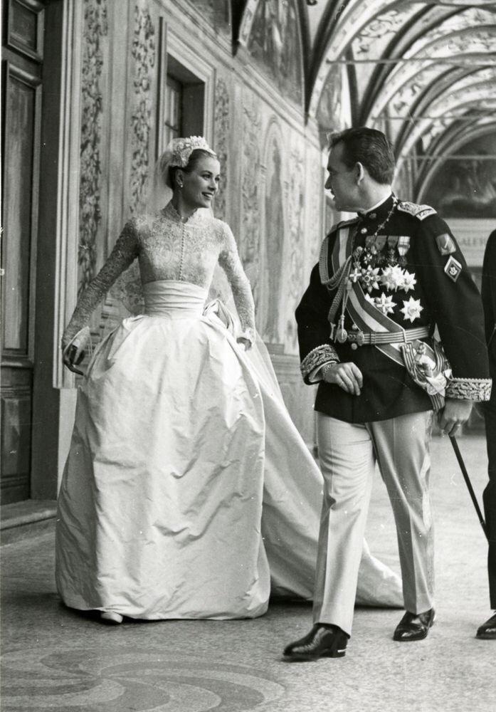 Grace Kelly y Rainiero de Mónaco el día de su boda.