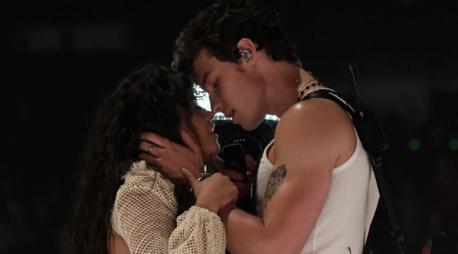 ¿Qué hay detrás del beso de Camila y Shawn?