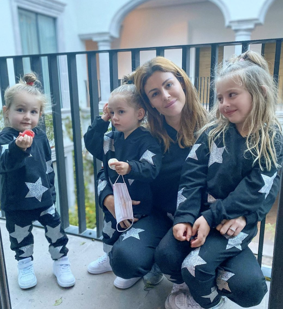 Michelle Torres y sus hijas