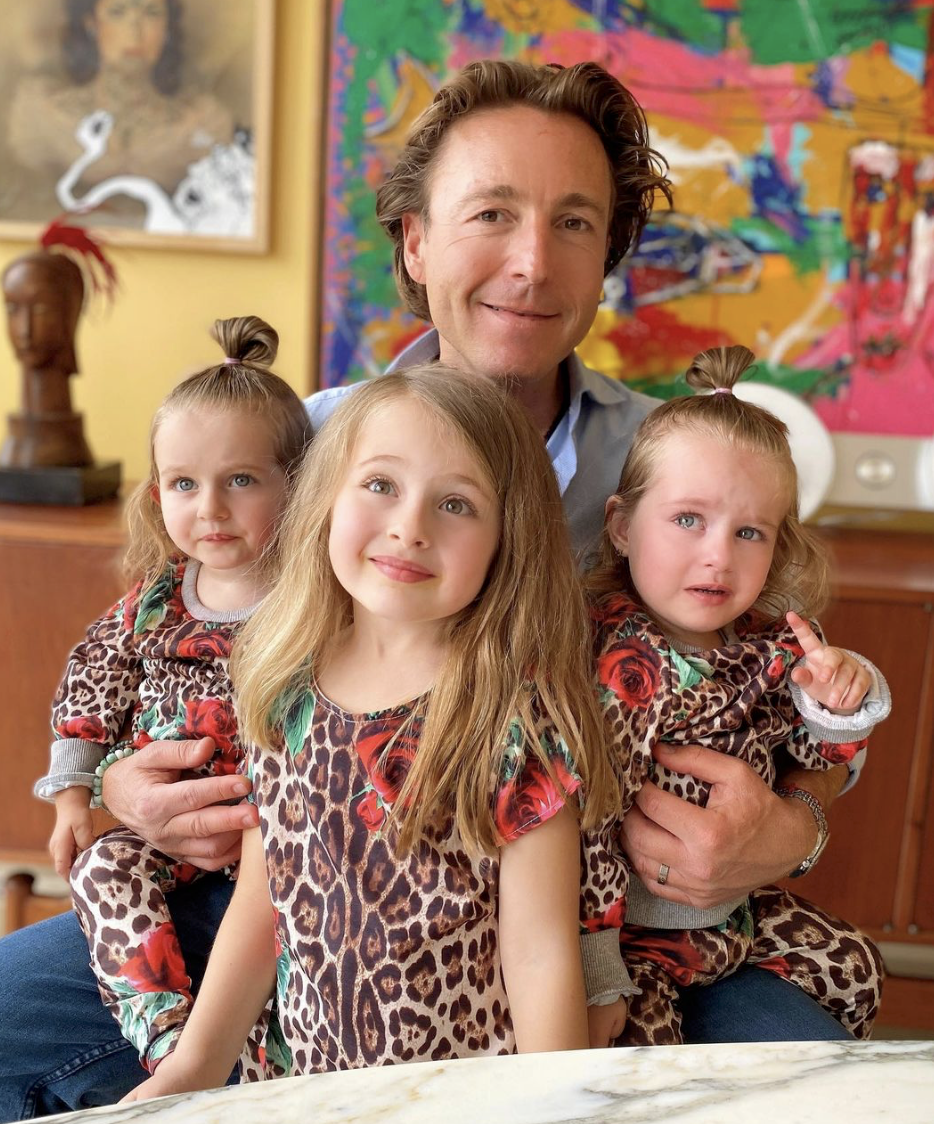 Mateo Gorina y sus hijas