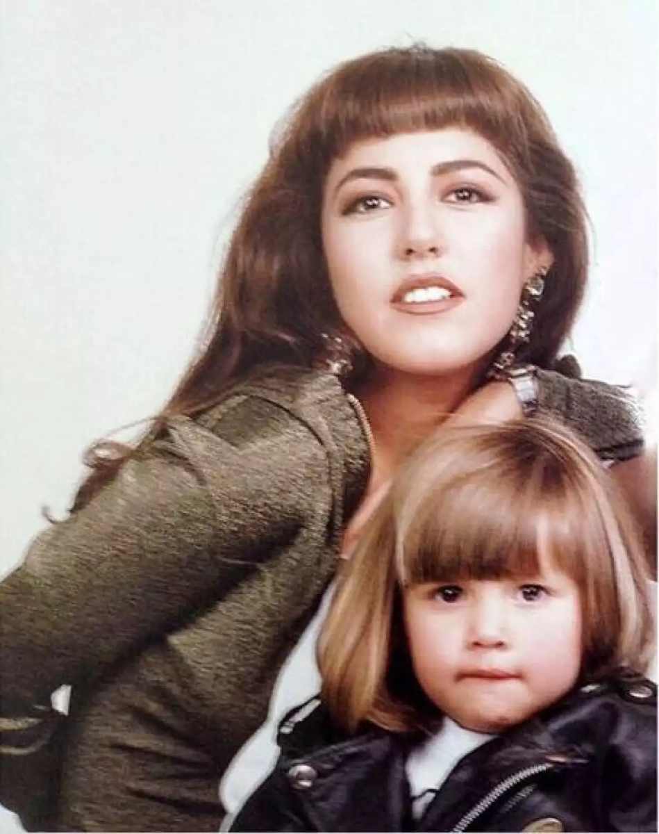 Stephanie y Michelle Salas.