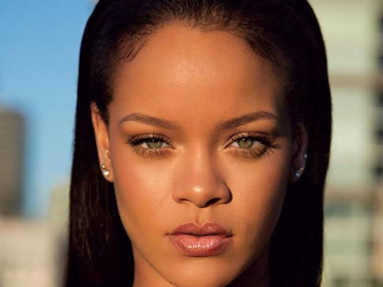 ¿Qué vestido de Rihanna ayuda a la lucha contra el racismo?