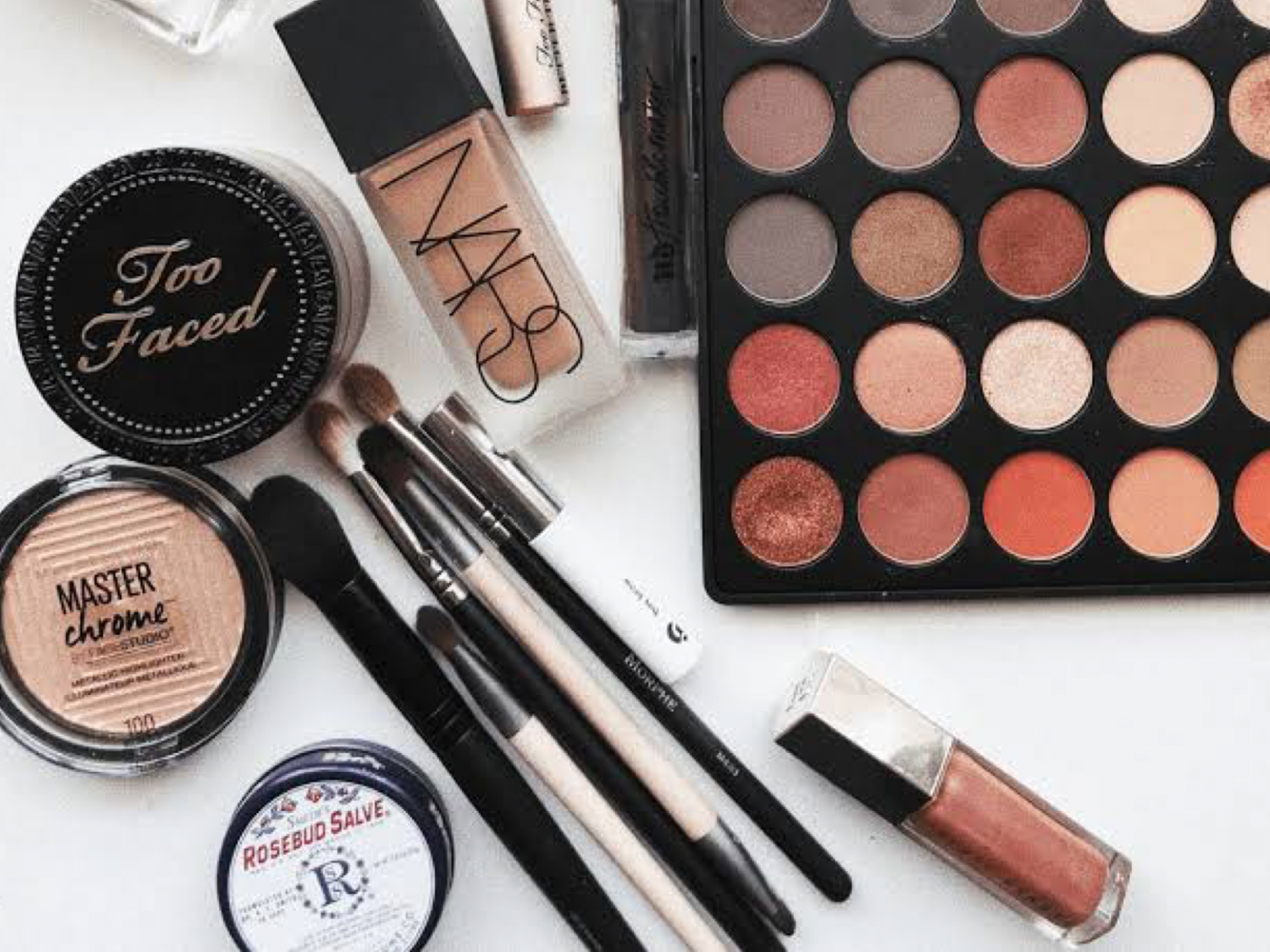 Los cosméticos SÍ tienen una fecha de caducidad