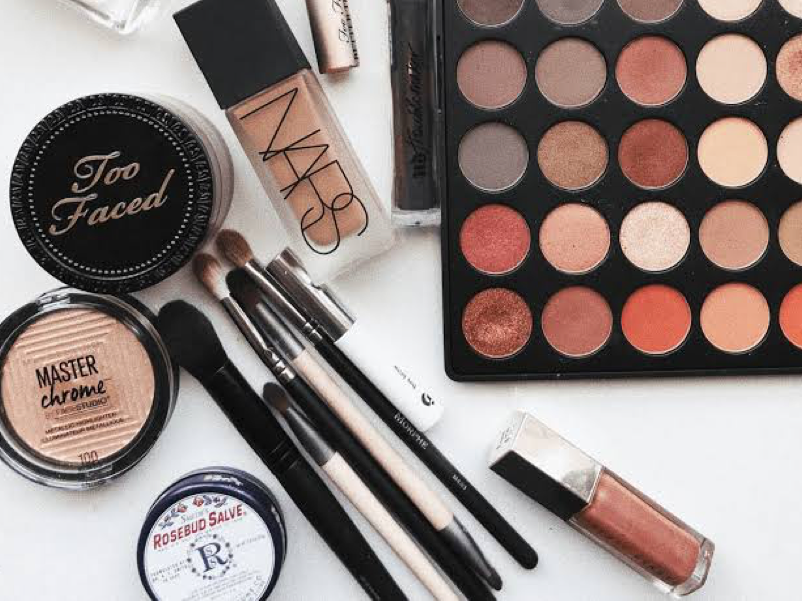 Los cosméticos SÍ tienen una fecha de caducidad