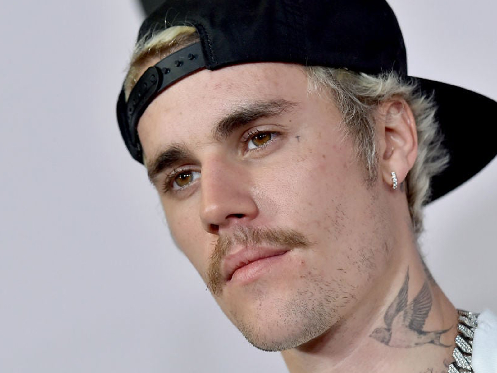 Justin Bieber se defiende de acusaciones por acoso sexual