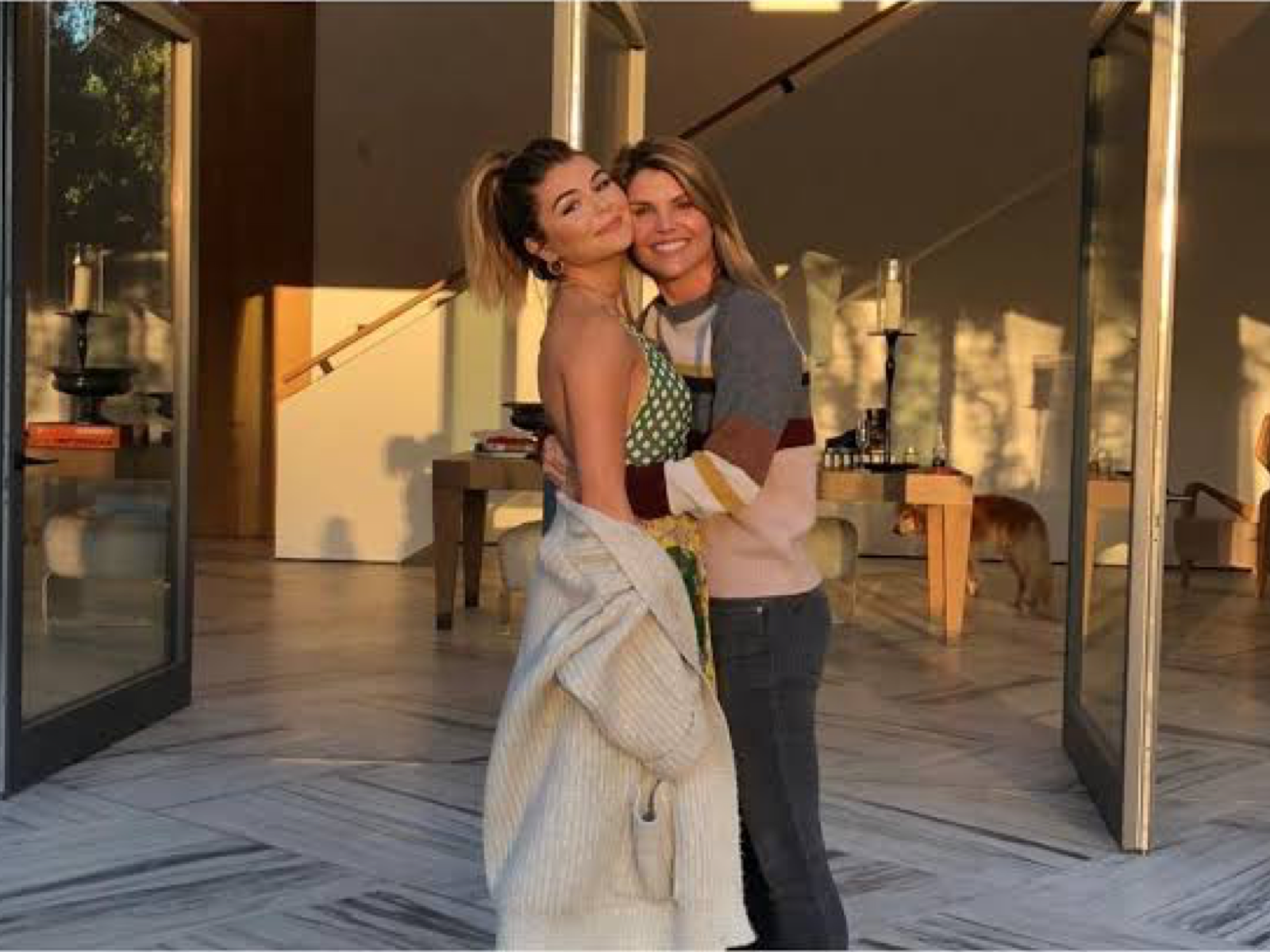Lori Loughlin y Mossimo Giannulli venden su mansión en Bel Air