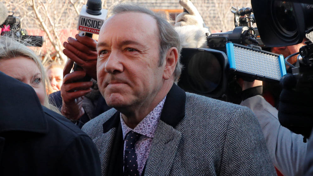 Kevin Spacey es acusado de abuso sexual.