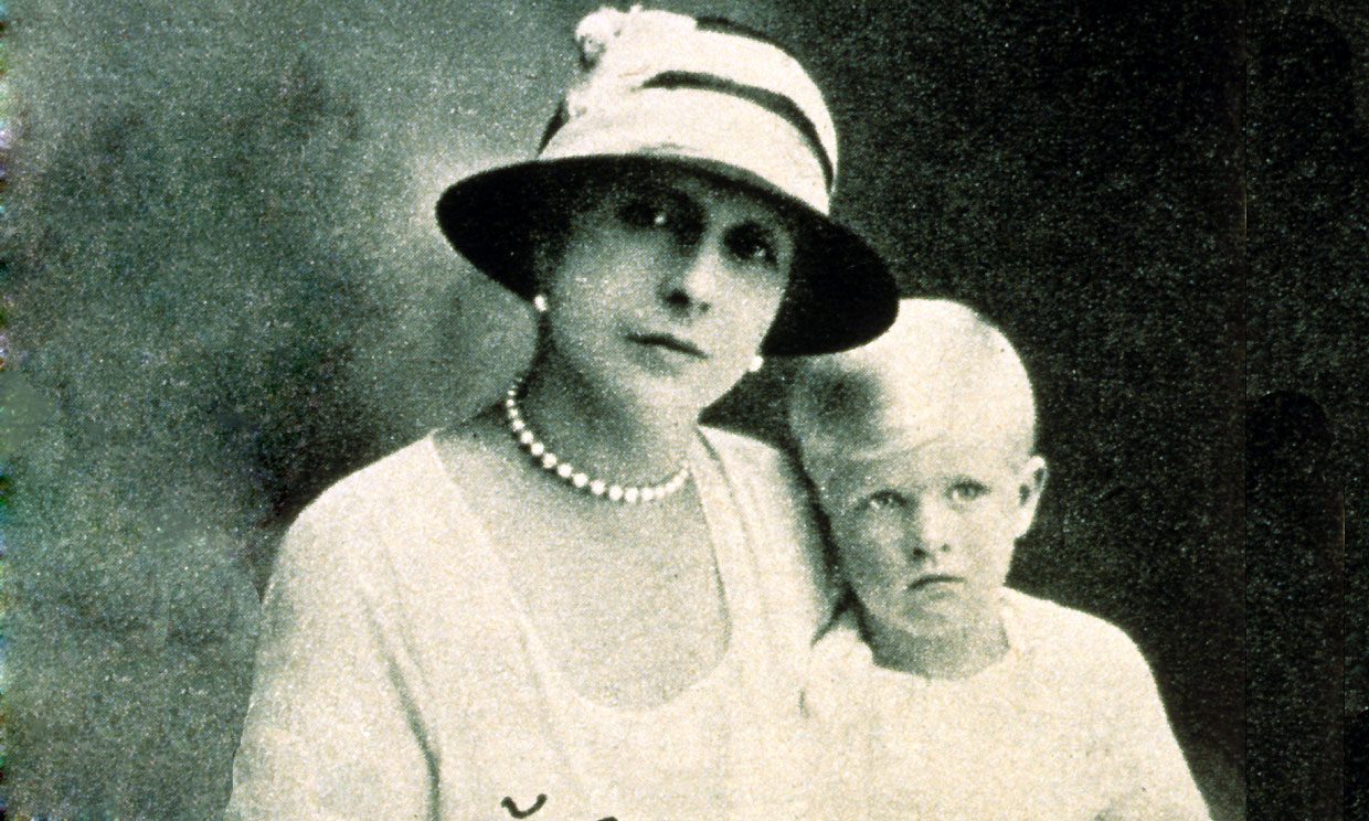 Mamá del príncipe Felipe y él en su infancia.