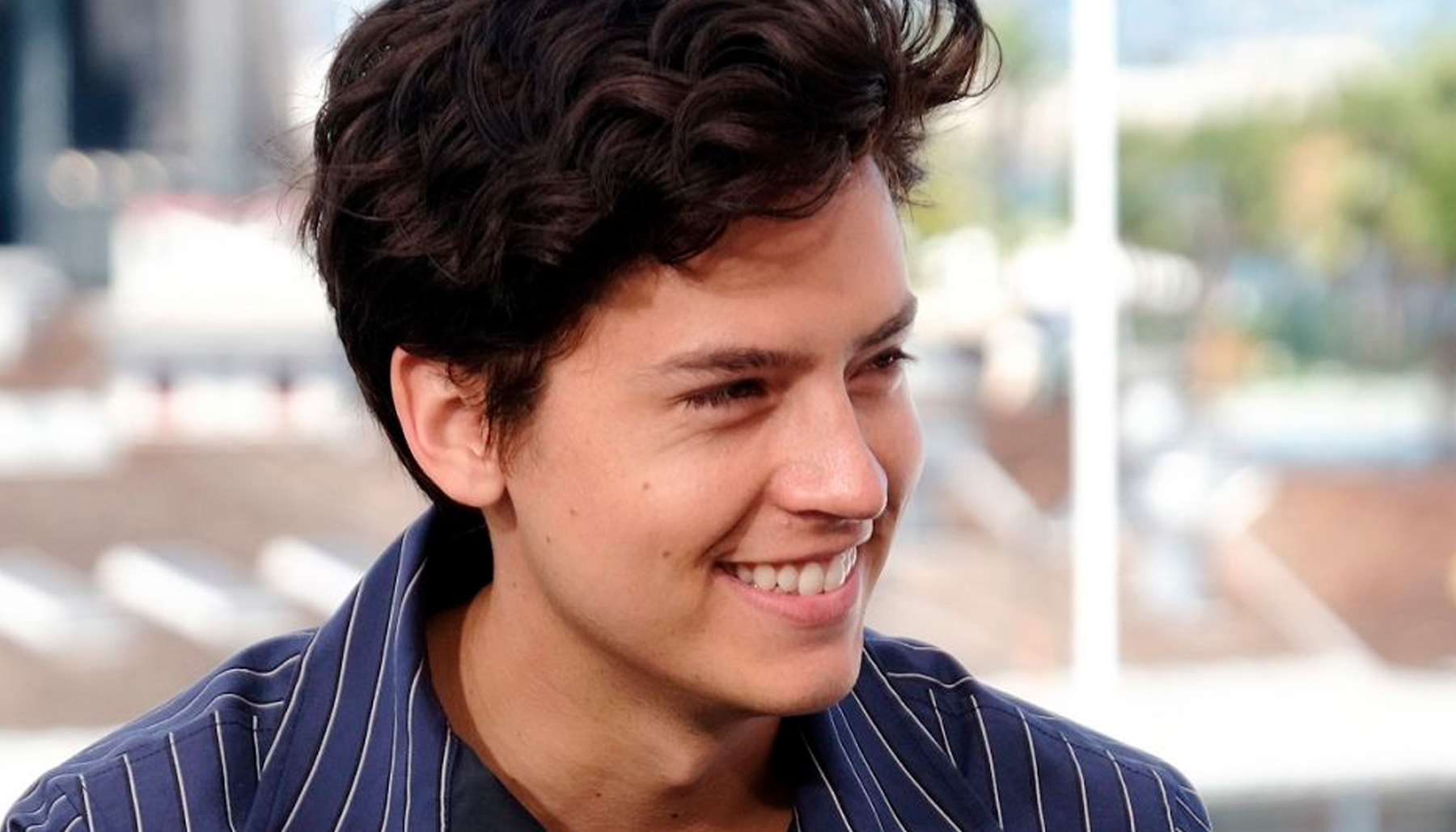 ¿Cole Sprouse tiene nueva novia?