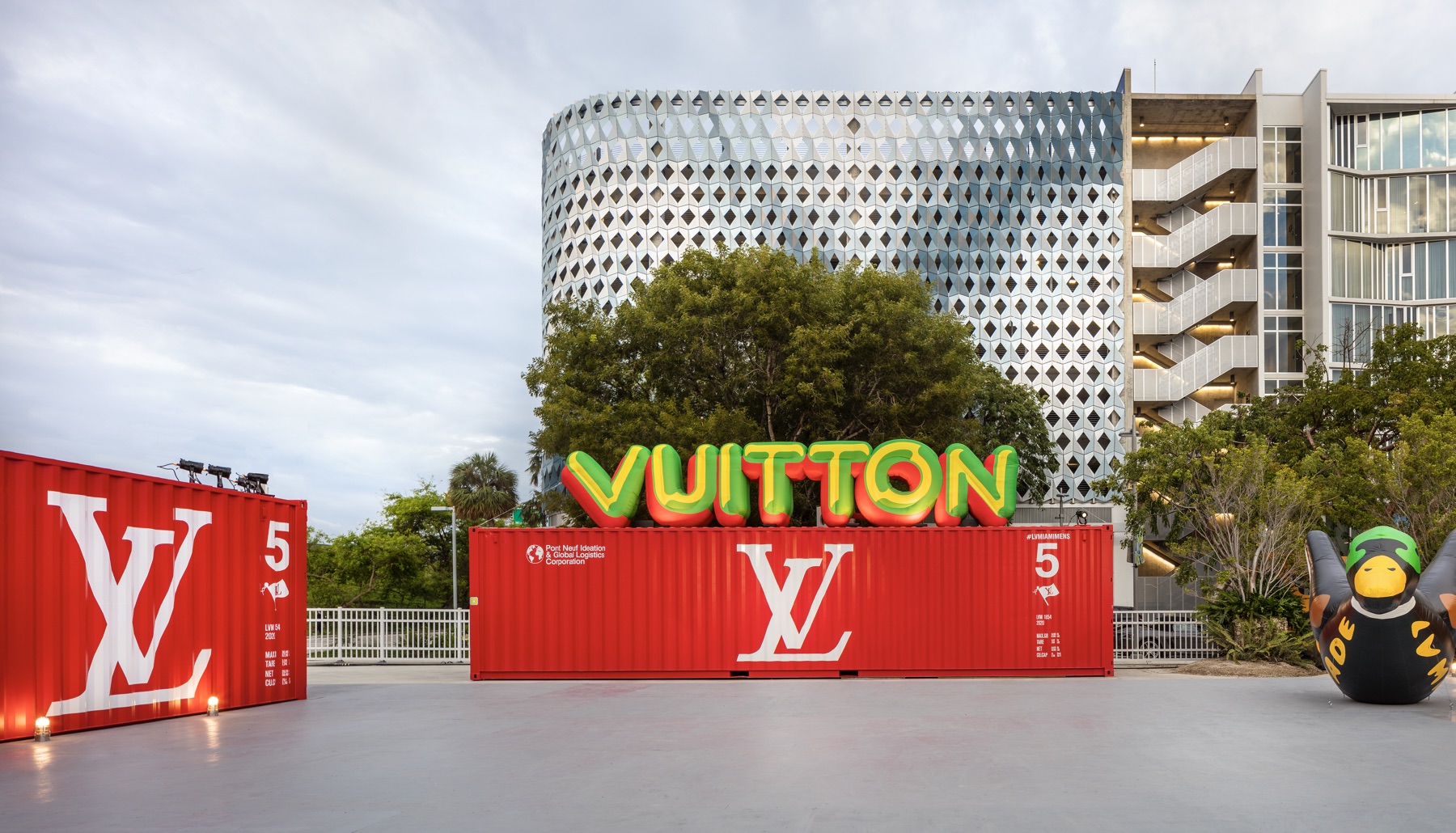 Louis Vuitton presenta la colección primavera 2021 en el Design District de Miami