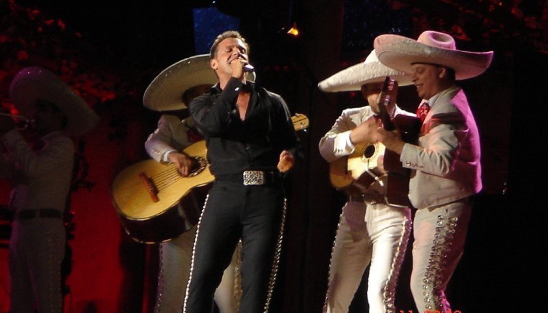 Sintiendo a México en la piel en concierto