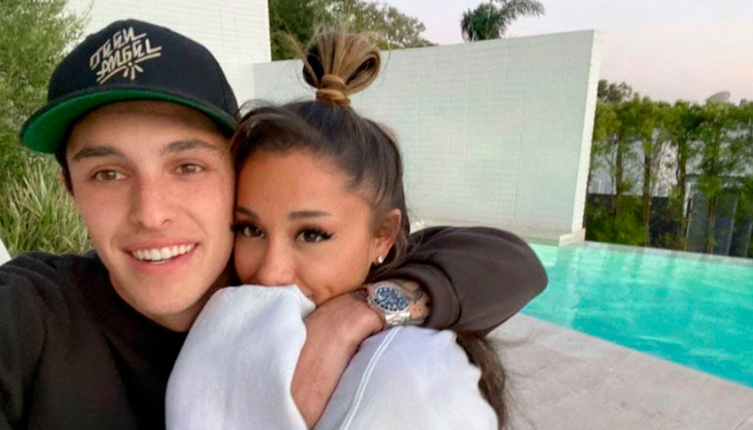 Ariana Grande comprometida, otra vez Ariana Grande comprometida, otra vez