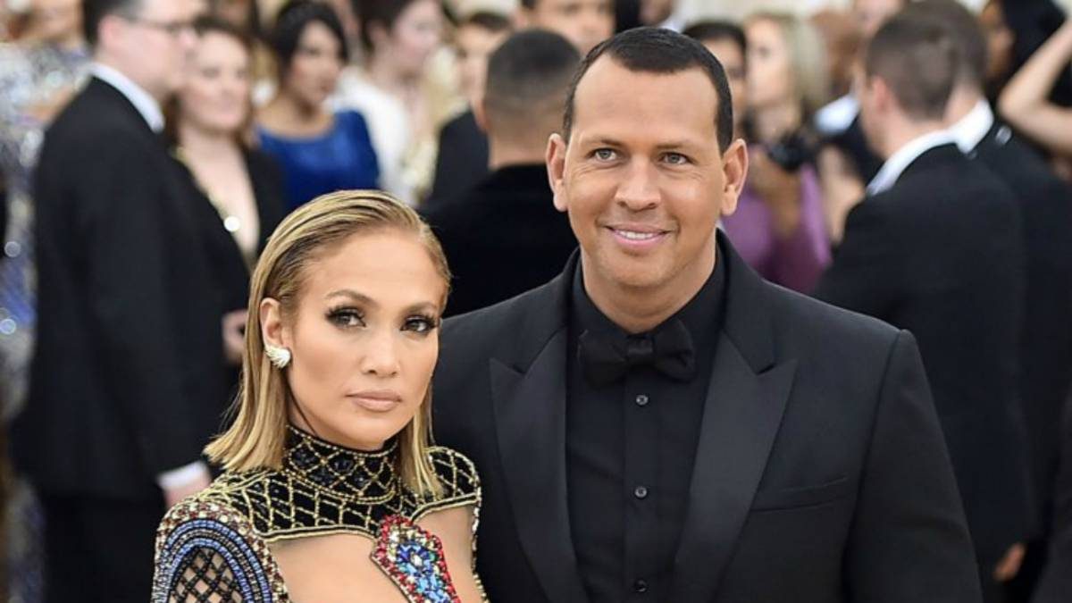 ¿Alex Rodríguez revela nueva fecha de boda con JLo?