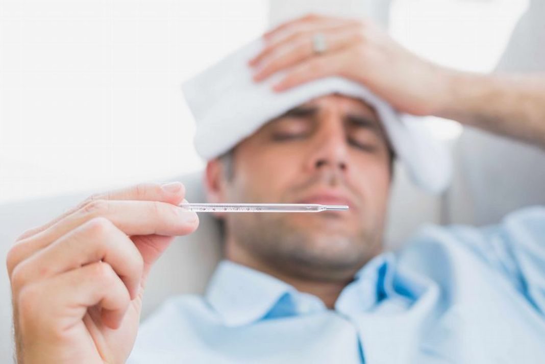 Un síntoma de COVID-19 es la fiebre.