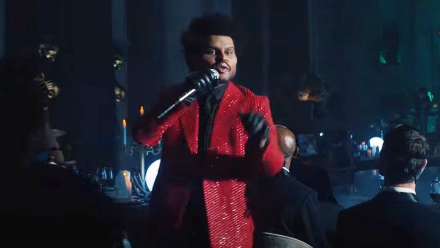 The Weeknd muestra rostro transformado