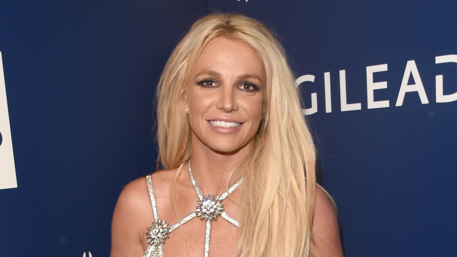 Britney Spears sonríe de nuevo al posar con sus hijos