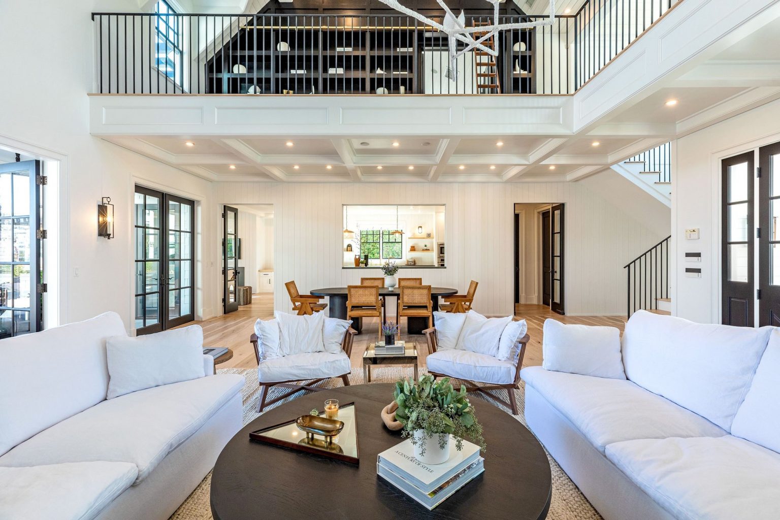 Casa-Dakota-Chris-2.