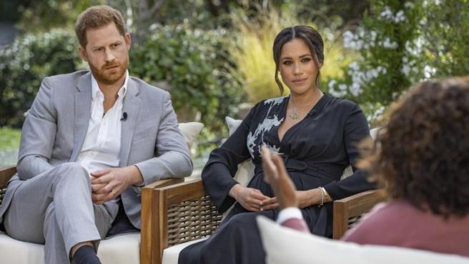 El príncipe Harry y Meghan Markle en entrevista con Oprah