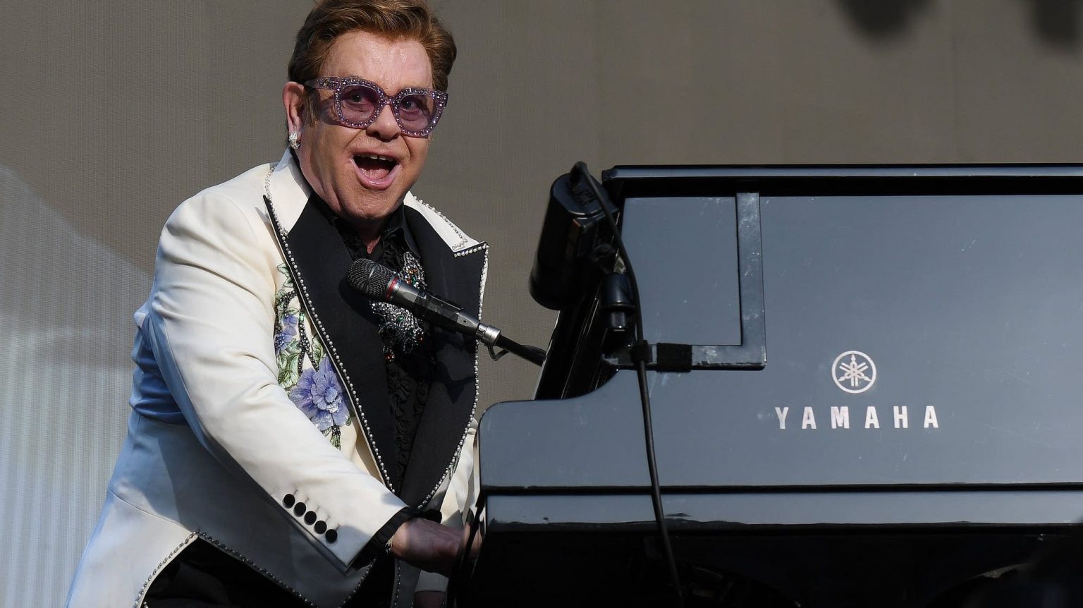 Elton-John-cantando