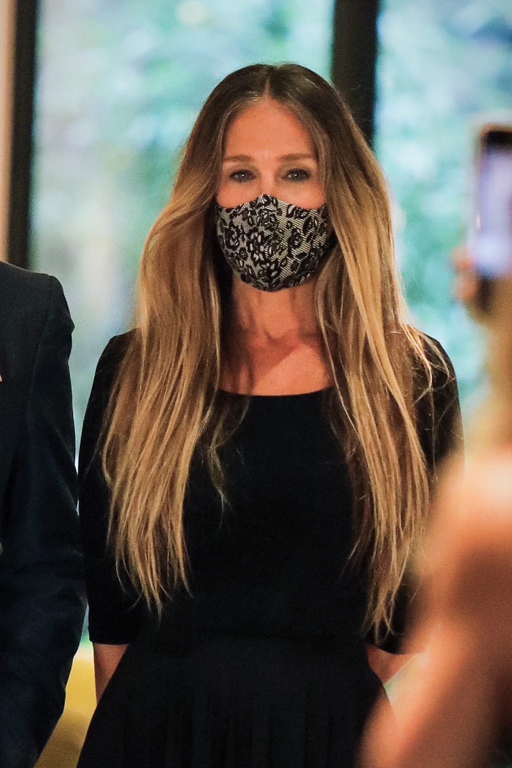 Sarah-Jessica-Parker-Wolford-Mask