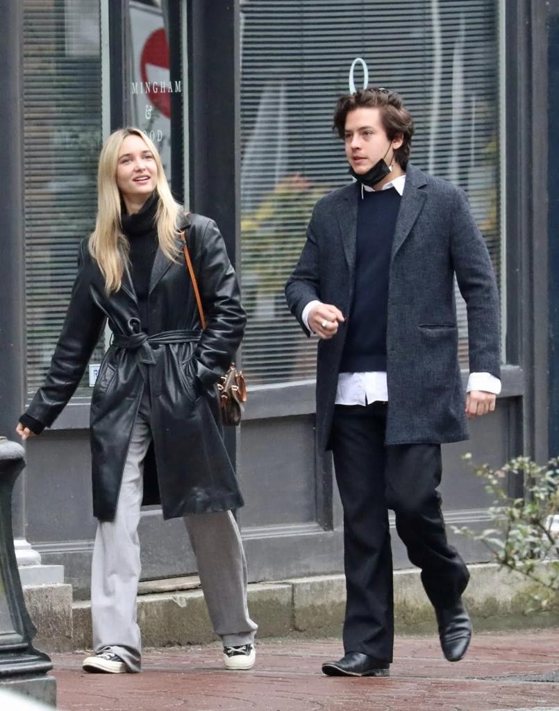 Cole Sprouse y Ari Fournier