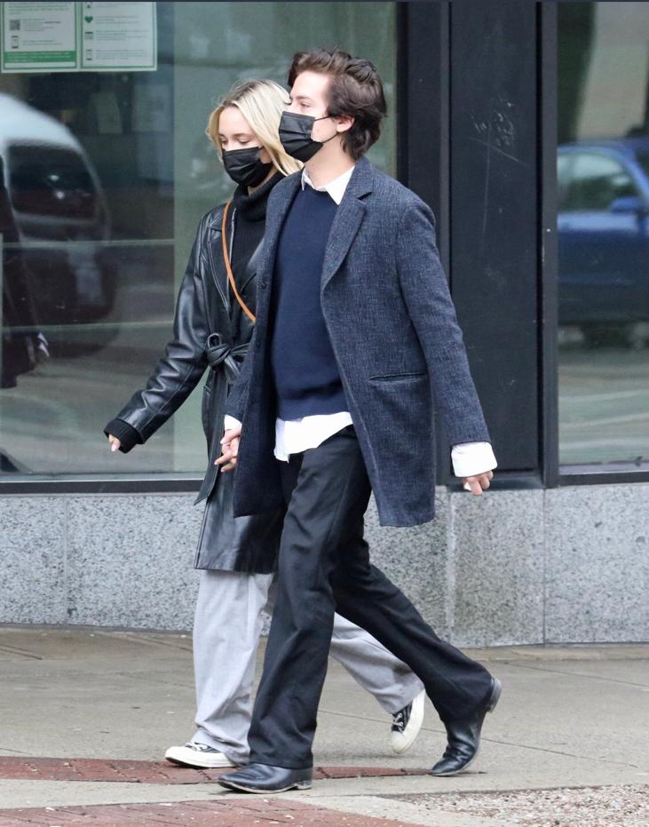 Cole Sprouse y Ari Fournier