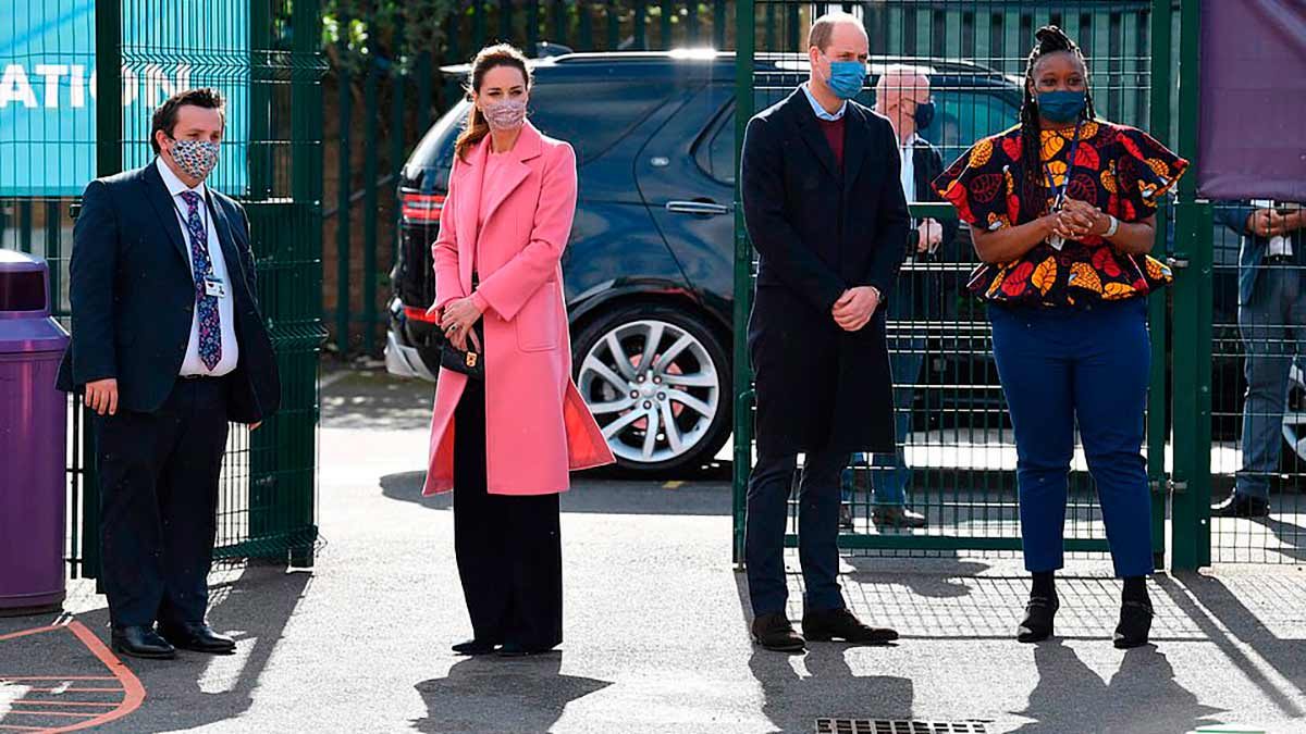 Los Duques de Cambridge en la School21.