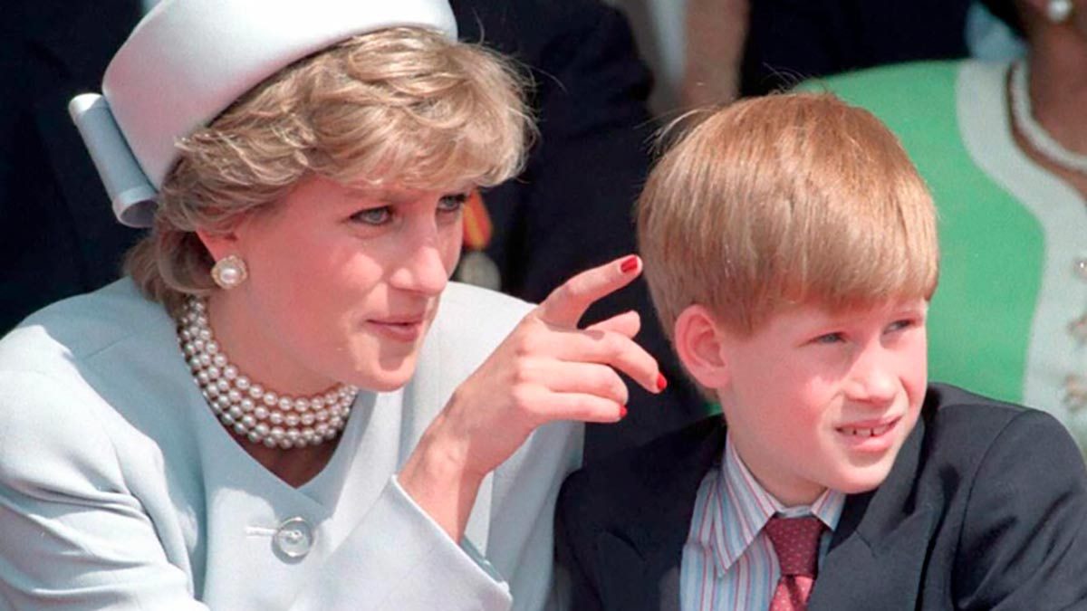 La muerte de Lady Di marcó para siempre la vida del príncipe Harry.