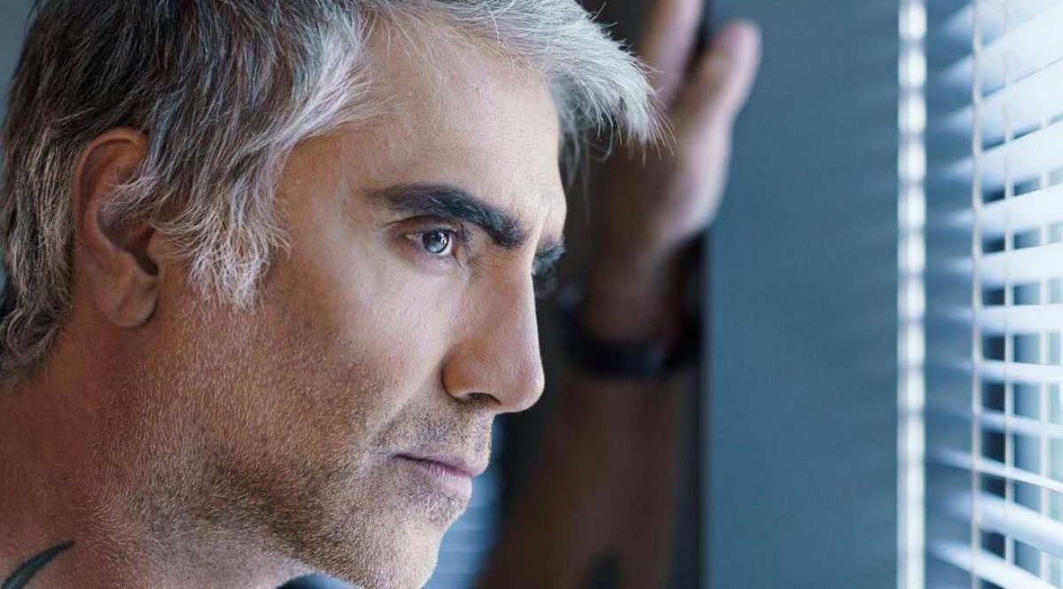 Alejandro Fernández olvida el Covid y celebra sus 50 años a lo grande