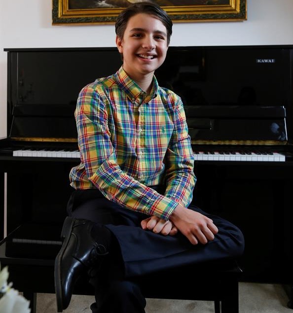 Alexander Vivero