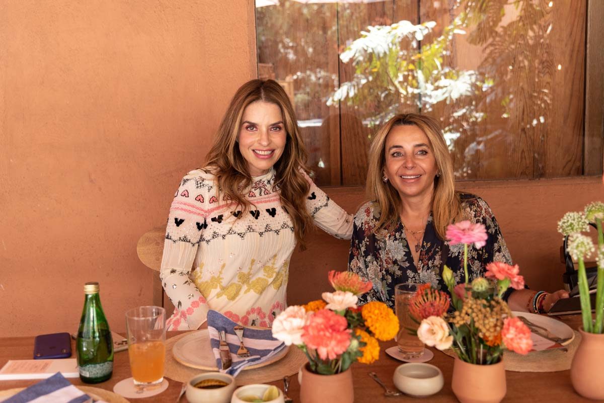 Rossana Lerdo de Tejada y Luisa Serna en la comida por la inauguración de Zona Maco.