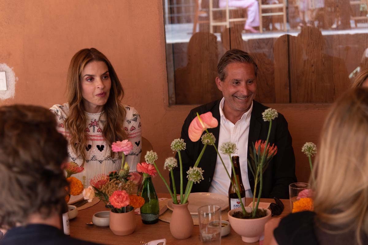 Rossana Lerdo de Tejada y Moises Micha en la comida por la inauguración de Zona Maco.