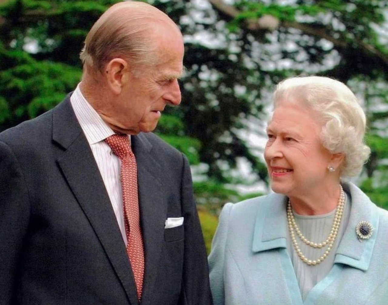 La reina Isabel recuerda en público a su difunto esposo por primera vez en seis meses