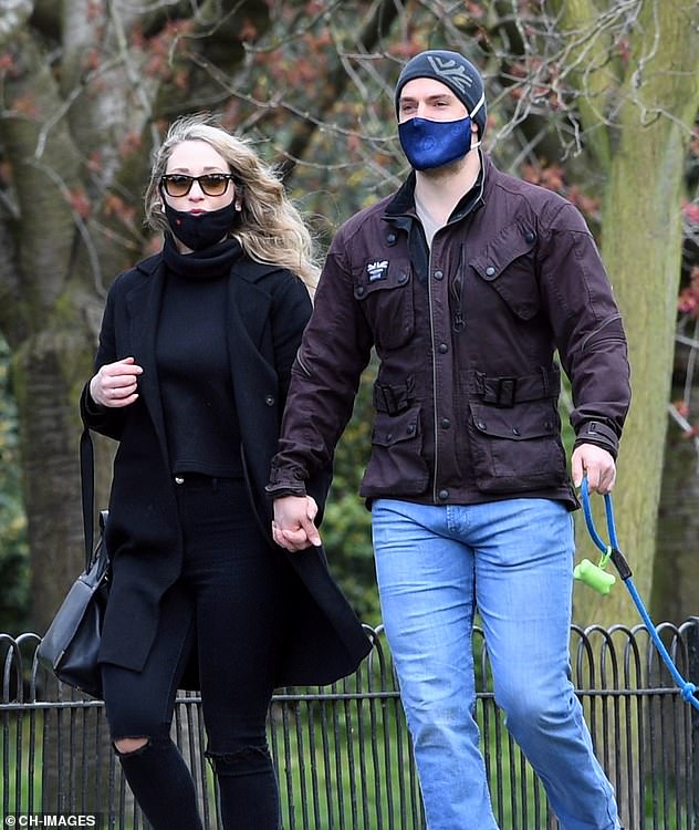 Henry-Cavill-nueva-novia