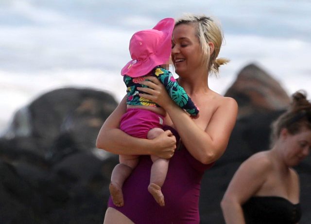 Katy Perry y Orlando Bloom en Hawái con su hija Daisy Dove