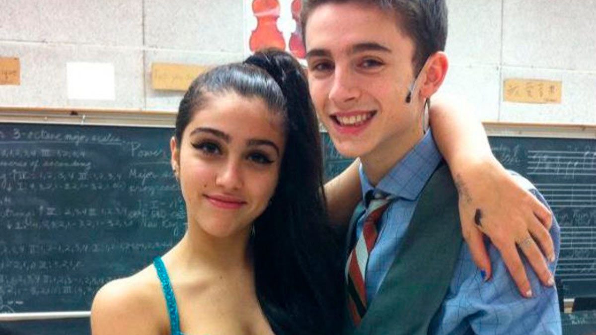 Lourdes-Leon-Timothee-Chalamet-jovenes-escuela