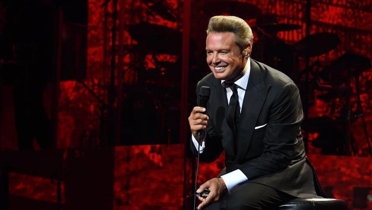 Luis-Miguel-cantando