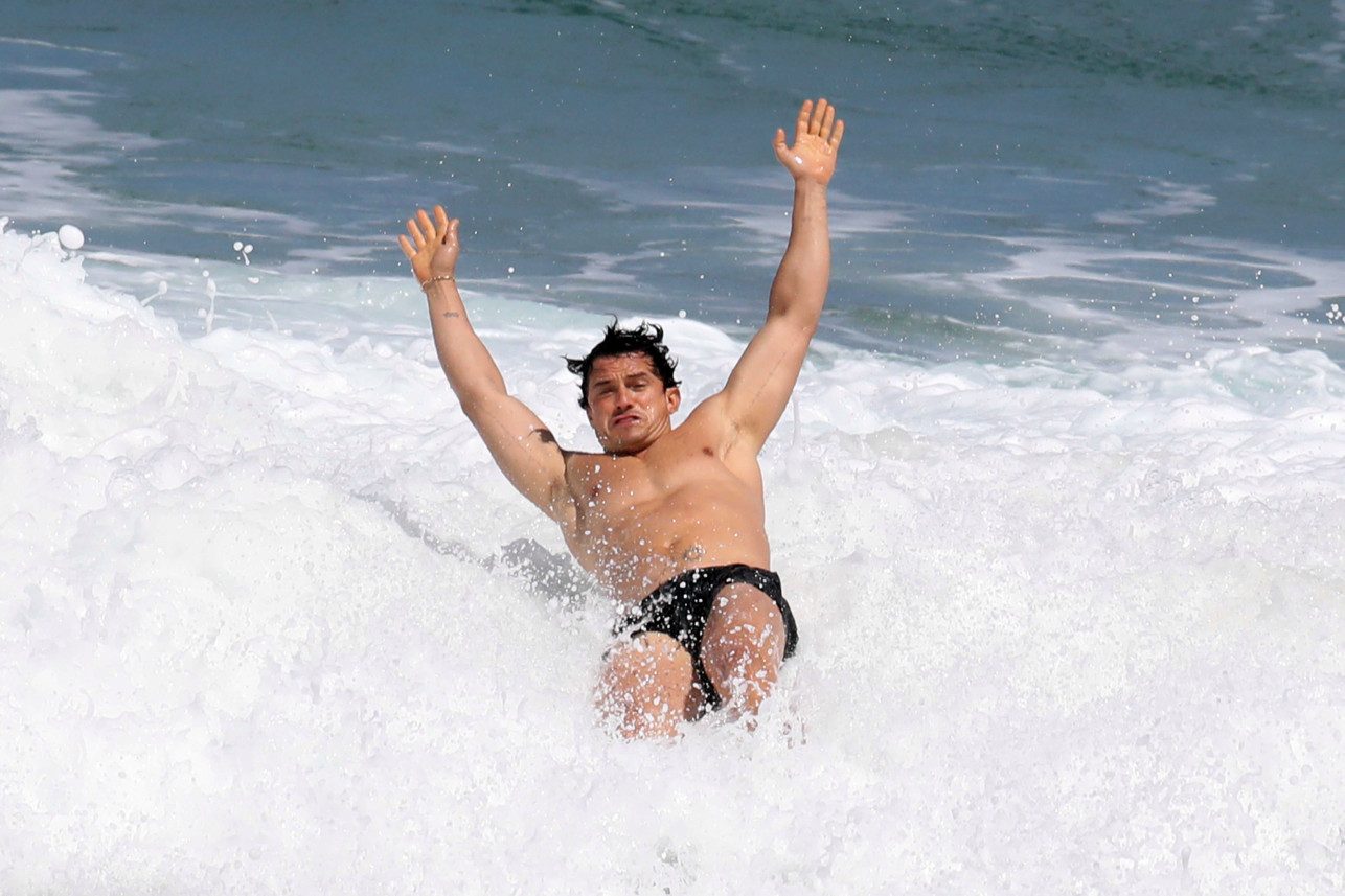 Orlando Bloom disfrutando del mar