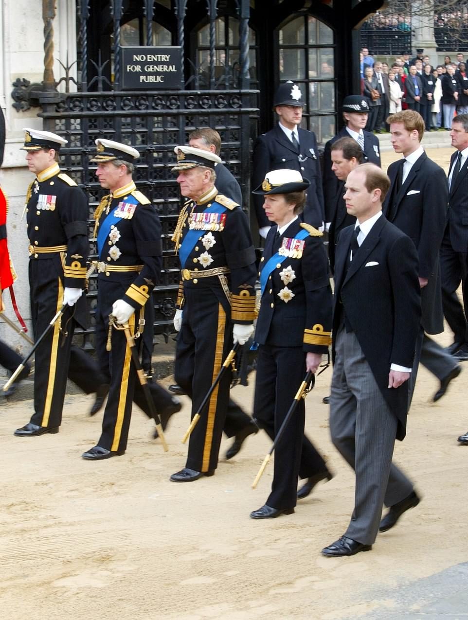 Realeza-británica-en-uniforme