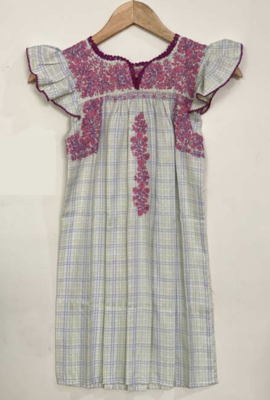 Artículos del Museo de Arte Popular: Vestido manga olán bordado
