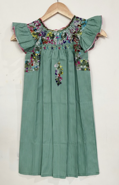 Artículos del Museo de Arte Popular: Vestido manga olán bordado