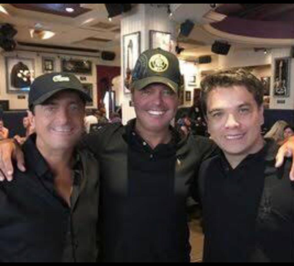 Alejandro, Luis Miguel y Gerardo Islas