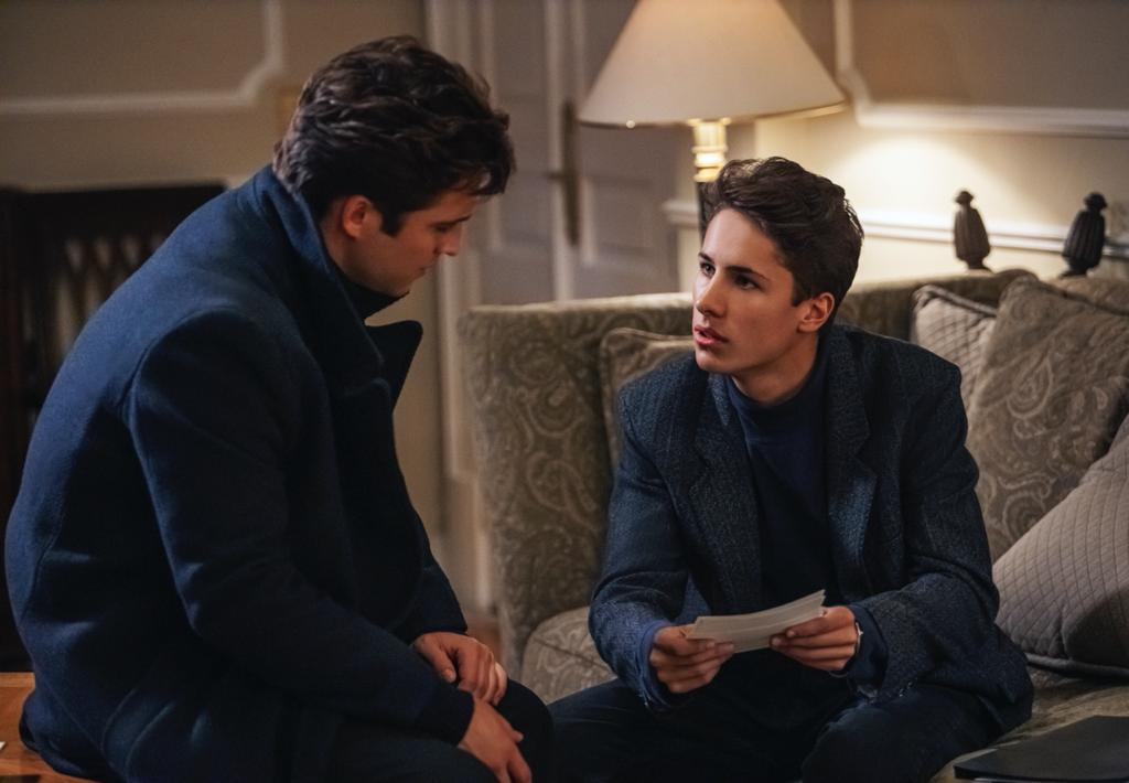 Juanpa Zurita en una escena con Diego Boneta en "Luis Miguel, la serie"
