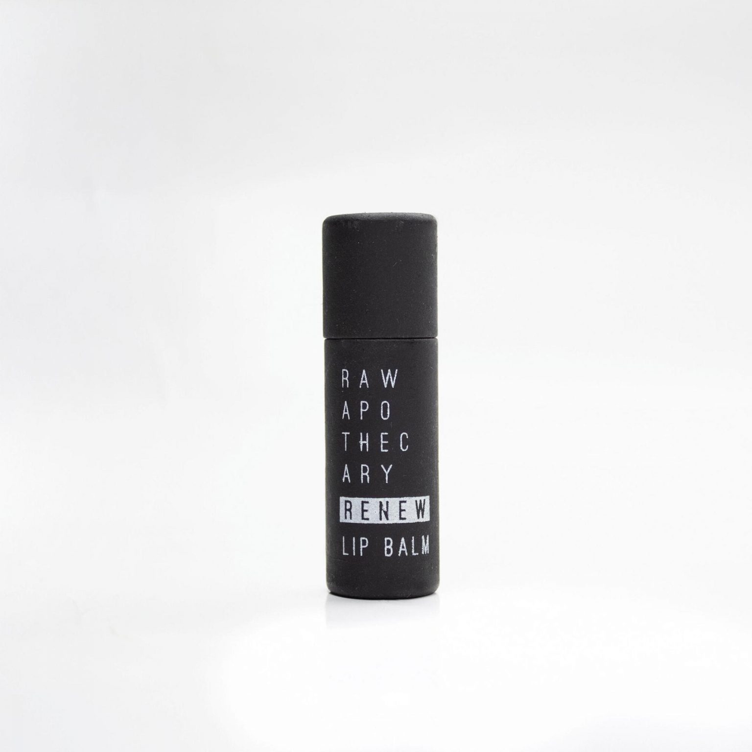 renew lip balm  para conservar la belleza de tus labios.
