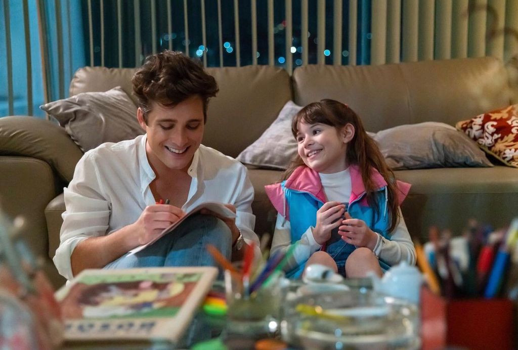 Diego-Boneta-como-papa-en-la-serie