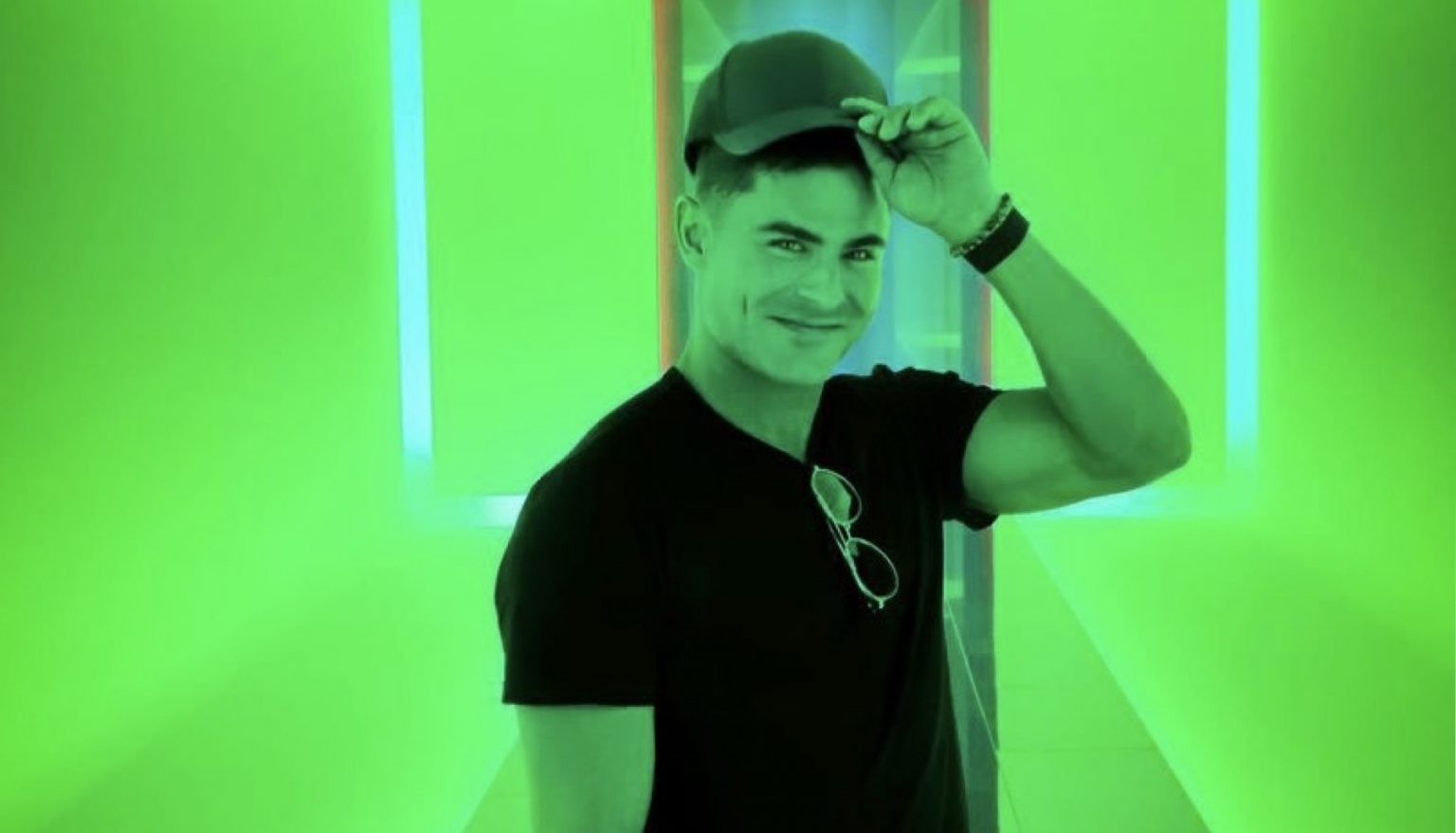 Zac Efron, ¿reparó sus rellenos o fueron las muelas del juicio?