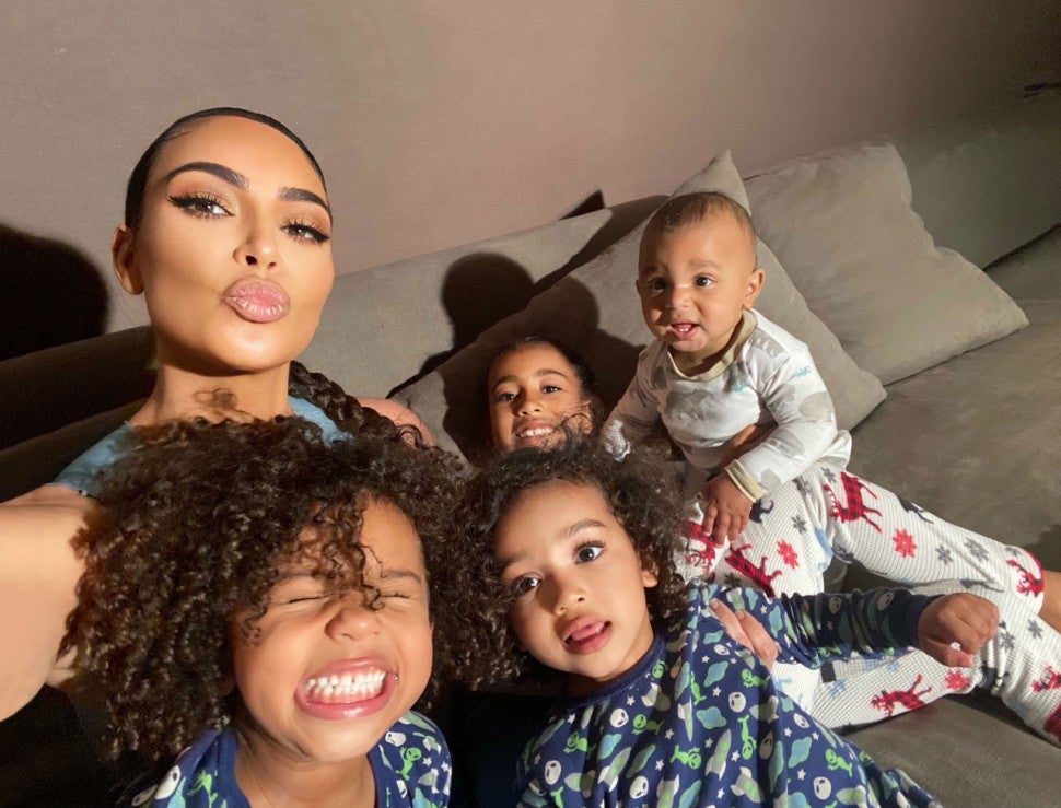 Kim Kardashian con sus cuatro hijos