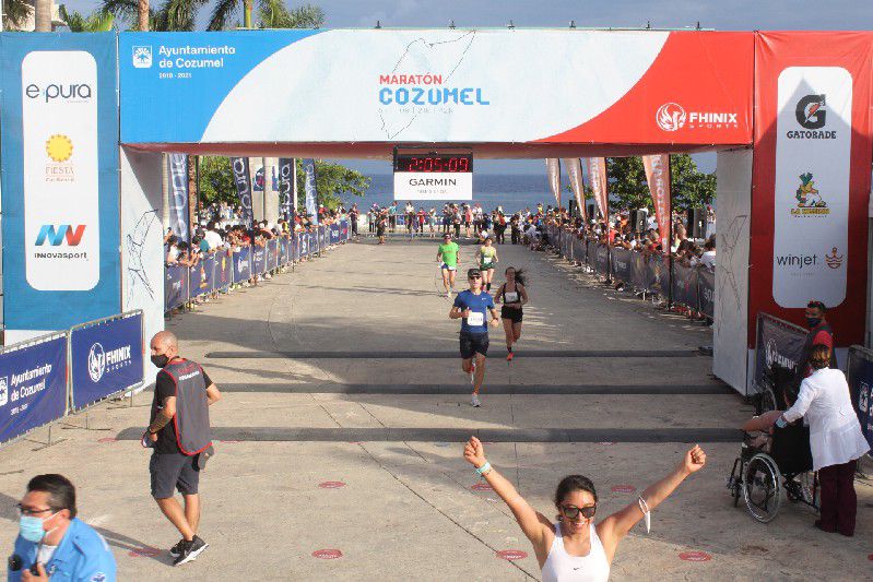Paulina Espinosa medio maratón en Cozumel